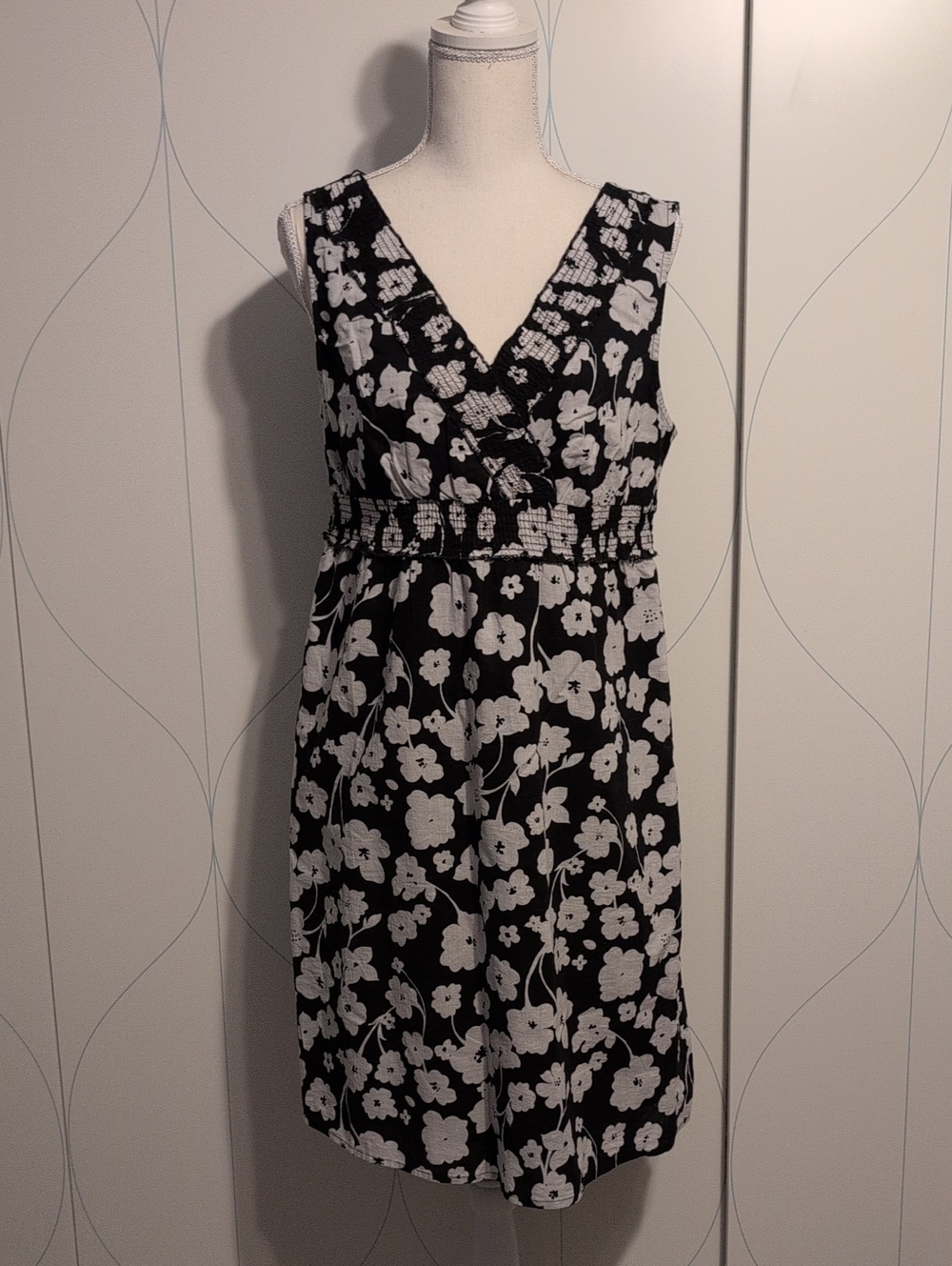 4/$20 Sonoma Black and White Floral V-Neck Smocked Waist Midi Dress